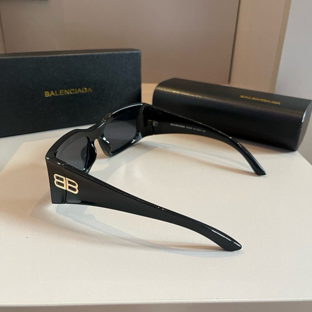 Balenciaga Dynasty rectangle sunglasses in black with gold hardware π - Picture 4 of 6